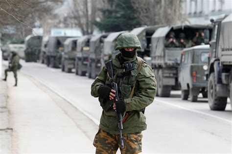 Russia to deploy new paratroop regiment on annexed Crimea | Reuters