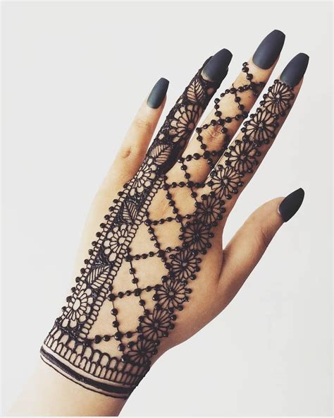 22 Easy Henna Designs for Beginners for Your Hands & Feet