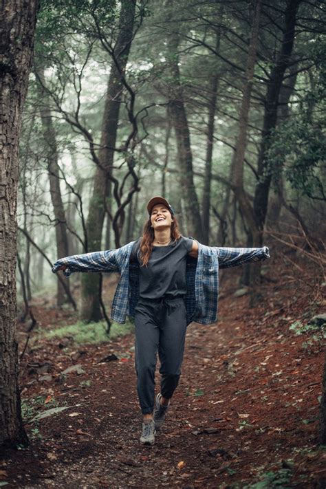 Hiking photography, Photography poses, Photo