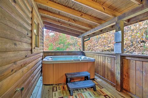 NEW! Pigeon Forge Cabin w/Hot Tub Near Dollywood! UPDATED 2019 - TripAdvisor - Pigeon Forge ...