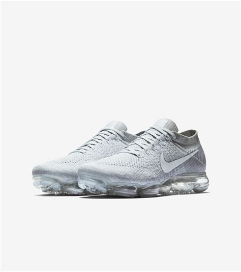 Nike Air VaporMax 'Pure Platinum'. Nike SNKRS