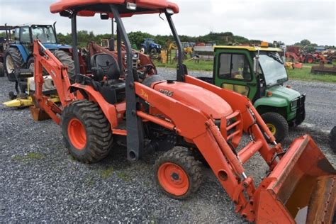 Kubota B26 Tractor Loader Backhoe | Heavy Construction Equipment Loaders Backhoe Loaders ...