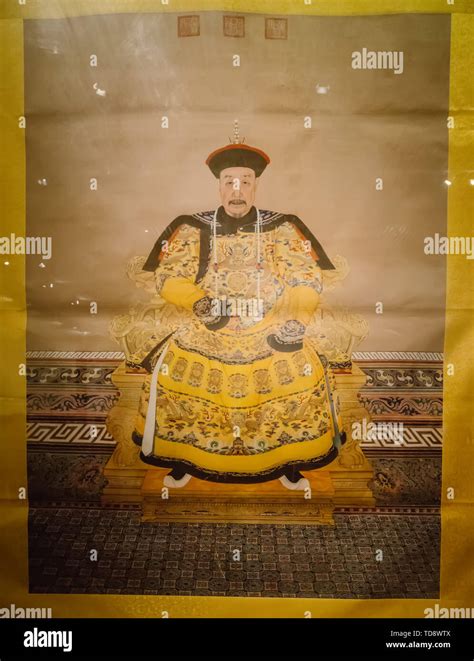 Qianlong emperor portrait hi-res stock photography and images - Alamy