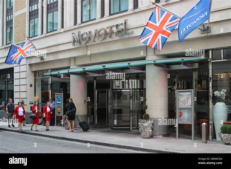 Hotel novotel london tower bridge hi-res stock photography and images - Alamy