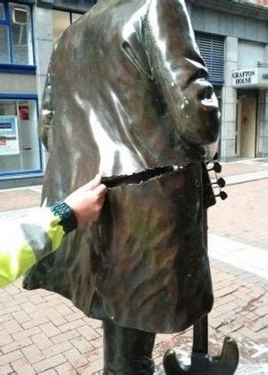 Dublin’s Phil Lynott statue vandalised - Wanted in Europe