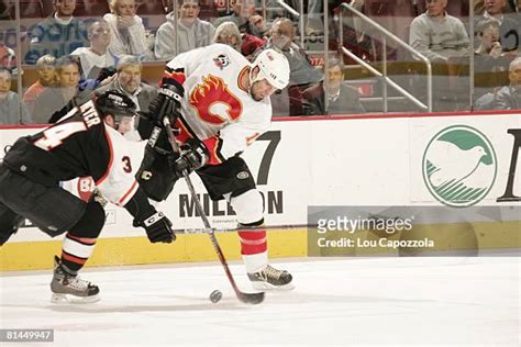 Chris Simon Hockey Photos and Premium High Res Pictures - Getty Images