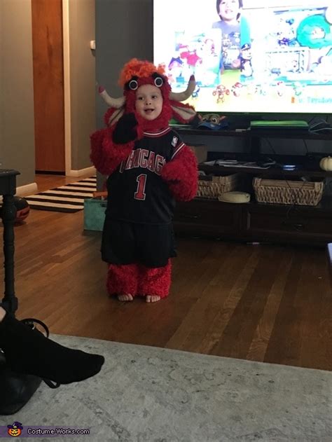 Benny the Bull Costume - Photo 2/5