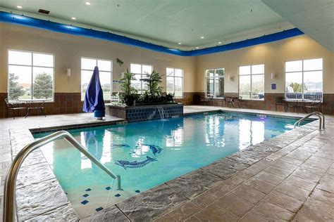 Comfort Suites Troy-I75 Pool: Pictures & Reviews - Tripadvisor