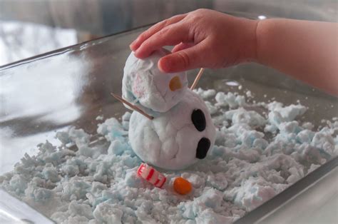 Make Your Own Snow {12 Days of Sensory Play} - Naomi Sahlstrom