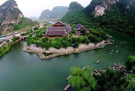 Trang An Complex - A Scenic Landscape in Ninh Binh from Hanoi (Photo)