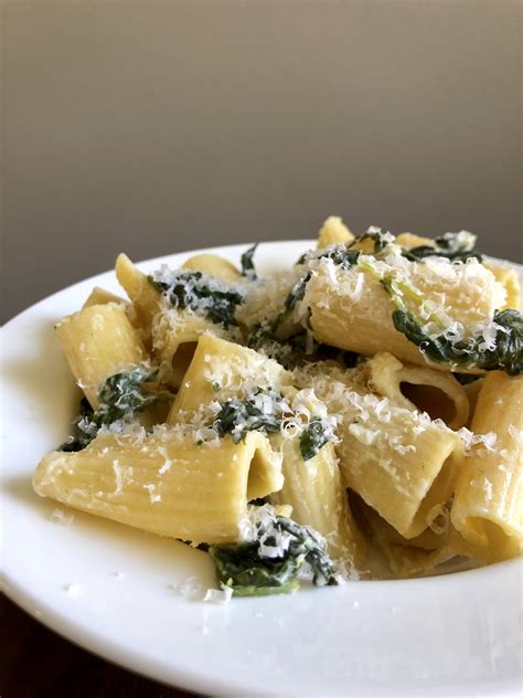 Cheesy Spinach Rigatoni - How to Eat