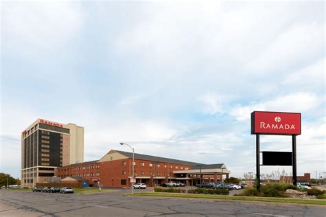 Ramada by Wyndham Topeka Downtown Hotel & Convention Center | Topeka ...