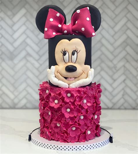 Minnie Mouse Cake : cakedecorating