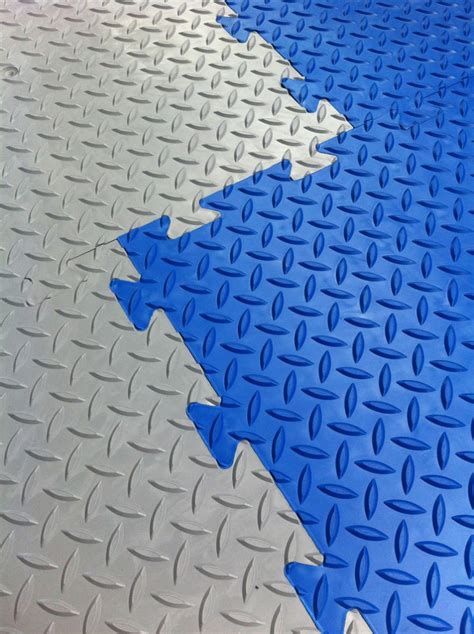 Interlocking Vinyl Floor Tiles - Checker Plate Surface - Workplace Stuff