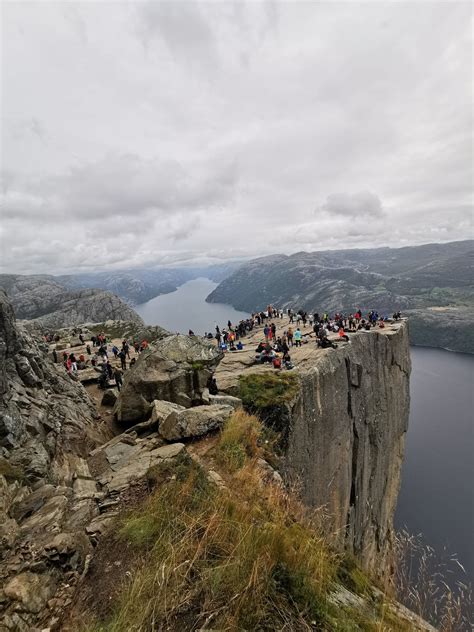 Hiking to Preikestolen (Pulpit rock) - Erratic engineeress