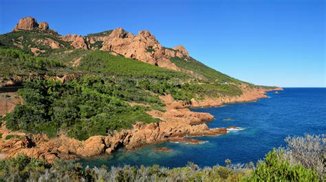 File:Calanque du Petit Canereit-Massif de l'Esterel.jpg - Wikimedia Commons