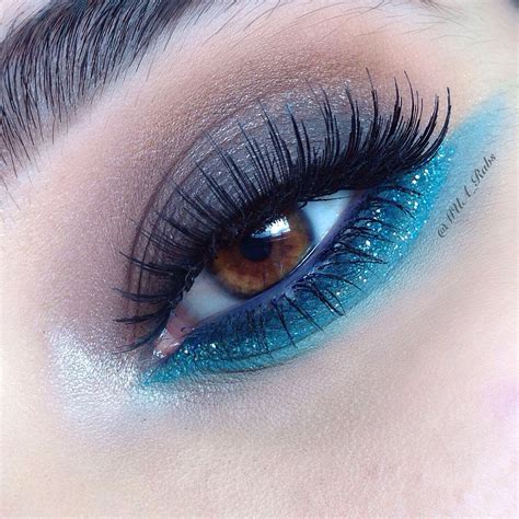 Pin by jenna 🌙 on transform urself ;; | Glitter smokey eye, Eye makeup ...