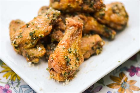 Grilled Crispy Garlic and Parmesan Chicken Wings Recipe :: The Meatwave