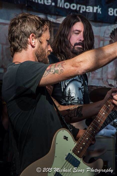 Chris Shiflett and Dave Grohl 5/9/15 with Chevy Metal | Foo fighters dave, Foo fighters dave ...