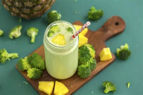 Sneaky Broccoli Smoothie Recipe - Mind Over Munch