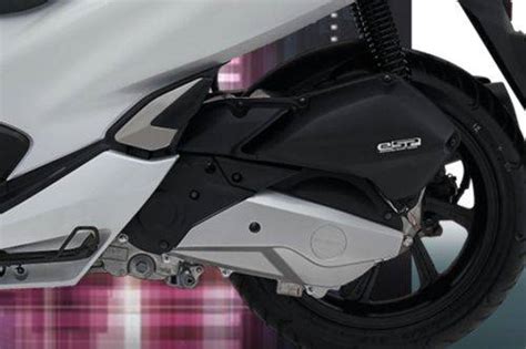 Honda PCX vs Honda PCX Hybrid - Which is Better?