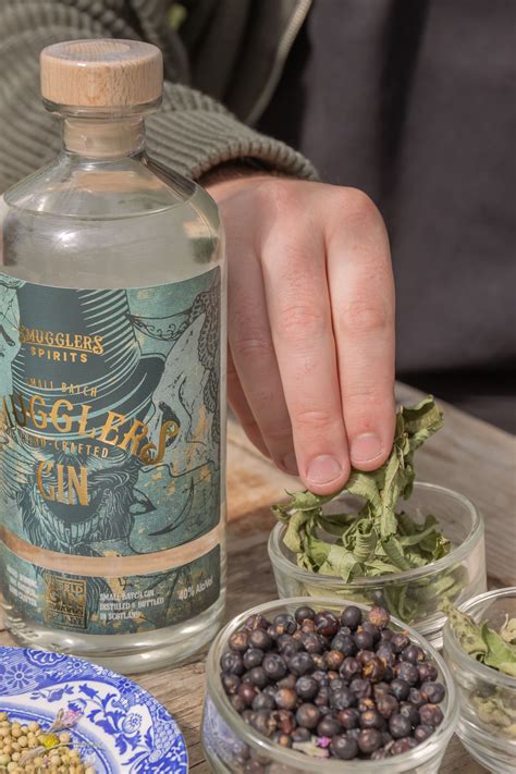 What’s In Gin? A Gin Botanicals Guide – Smugglers Spirits | Hand ...