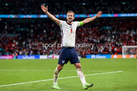 Harry Kane England celebrates win v Denmark Semi Final Euro 2020 Images ...