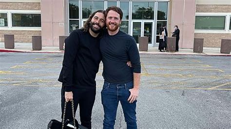 'Queer Eye' star Jonathan Van Ness celebrates husband getting his green ...