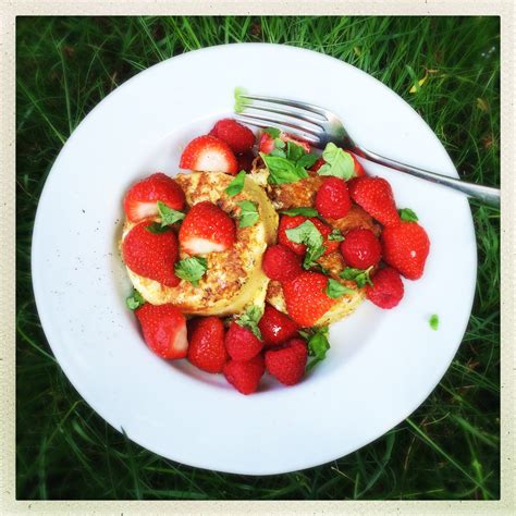 Eggy bread crumpets with summer berries - Daisies & Pie