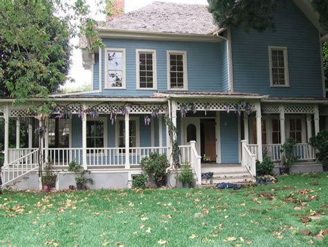 Lorelai Gilmore House | Girls - The Lettered Cottage