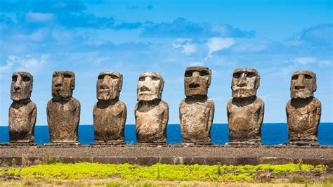 New Study Reveals Why Easter Island's Statues Are Positioned Along the Coast | Mental Floss