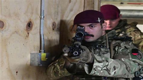 How to Join the Parachute Regiment (Paras) | Selection and Training ...