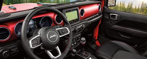 2020 Jeep Wrangler Interior & Features | Off-Road SUVs for Sale