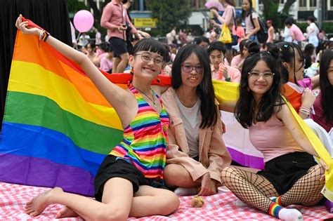 Singapore holds first LGBTQ rally since gay sex decriminalized - The Japan Times