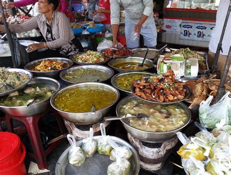 Street food in Phnom Penh | Cambodia Trains