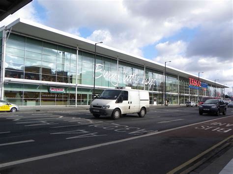 Exploring the Vibrant High Street of Slough