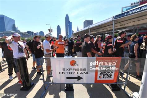 162,068 Browns Stadium Stock Photos, High-Res Pictures, and Images - Getty Images