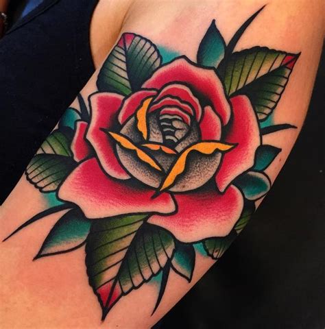 Traditional Rose Tattoo: 40 Ideas for Classic Tattoos and Flowers Lovers