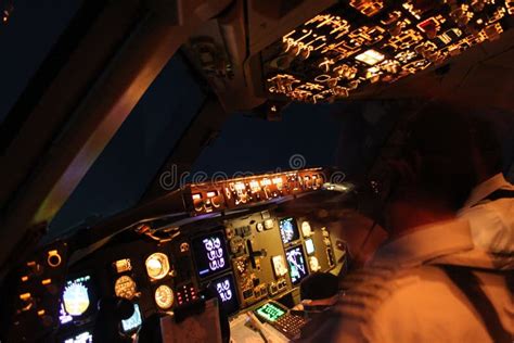 Cockpit Boeing 767 at Night Stock Photo - Image of cockpit, aircraft: 46212186