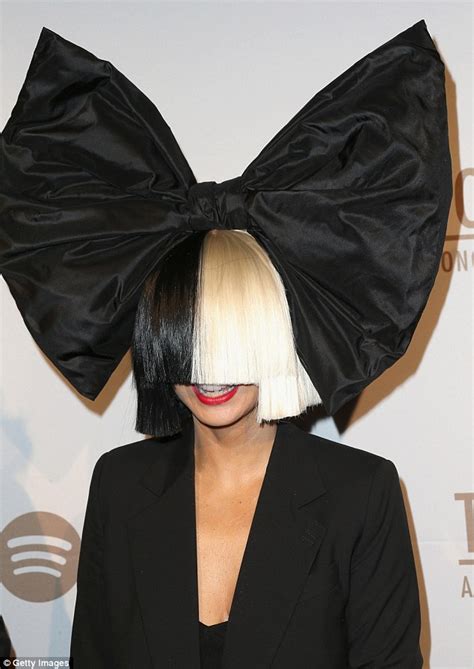 Sia removes her wig at Spotify Creators Party in Los Angeles | Daily Mail Online