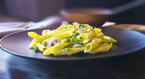 {Homemade} Garganelli Pasta Recipe with Cream,Ham and Peas