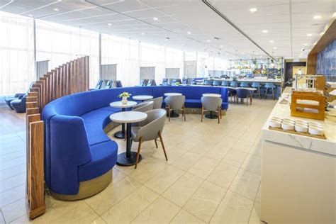 YUL Montréal-Trudeau Airport: Airport Lounge Entry Ticket | GetYourGuide