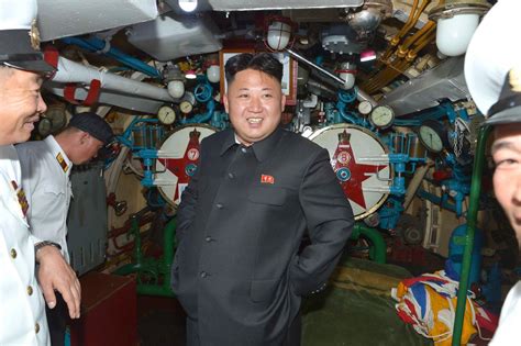 Kim Jong Un mans Soviet submarine - Business Insider