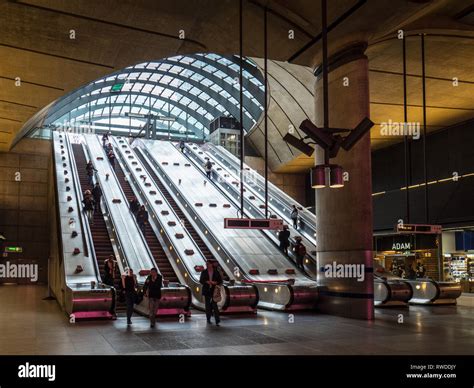 Canary Wharf Tube Station London - the Canary Wharf Underground Station ...