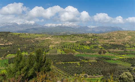 File:Mount Ida chain Messara plain from Phaistos Crete Greece.jpg - Wikipedia