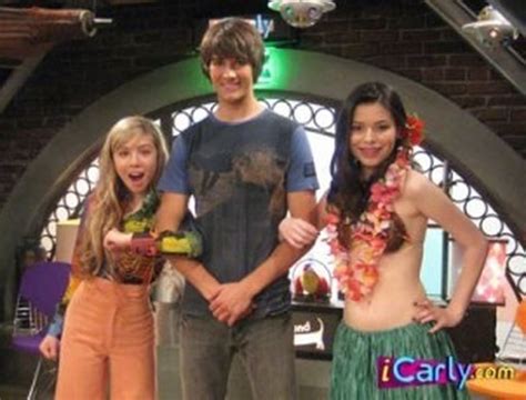 iCarly: 2×1 – Watch Movies Online