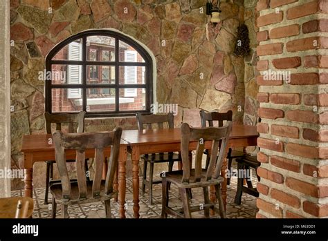 Vintage restaurant hi-res stock photography and images - Alamy