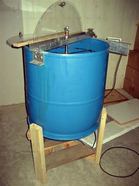 A homemade extractor | Honey extractor, Bee keeping, Bee hive plans