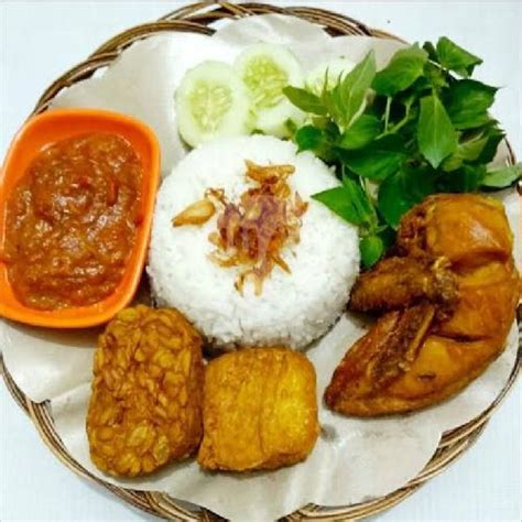 Nasi Ayam Lalapan