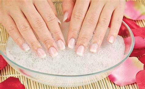 How to Remove Acrylic Nails Without Damaging Your Nails